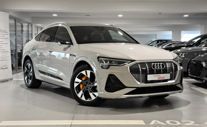 Audi e-tron cena 374900 przebieg: 1300, rok produkcji 2021 z Strzelno małe 466